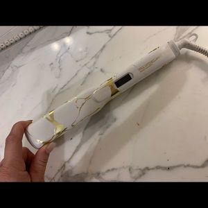 Paul Mitchel 1.25” flat iron